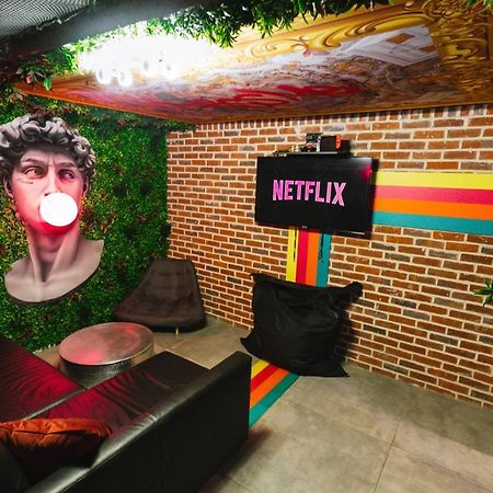 Capsule Art Deco - Jacuzzi - Netflix - Home Cinema - Arcade De Jeux & Nintendo Switch - 2 Chambres - Filet Suspendu فالنسيان المظهر الخارجي الصورة