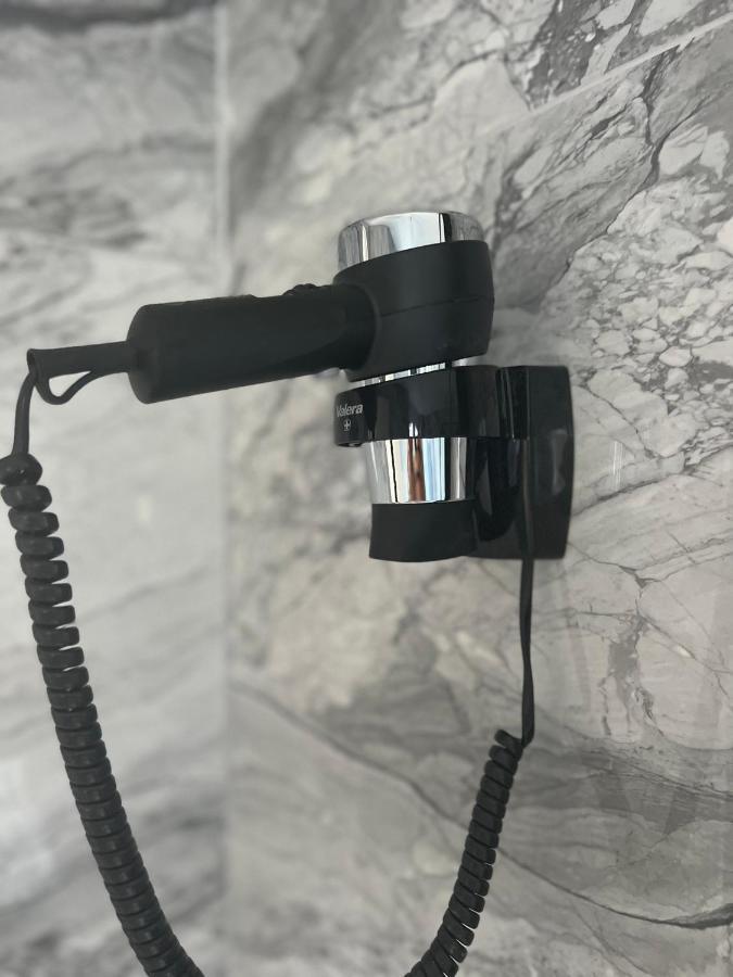 Capsule Art Deco - Jacuzzi - Netflix - Home Cinema - Arcade De Jeux & Nintendo Switch - 2 Chambres - Filet Suspendu فالنسيان المظهر الخارجي الصورة