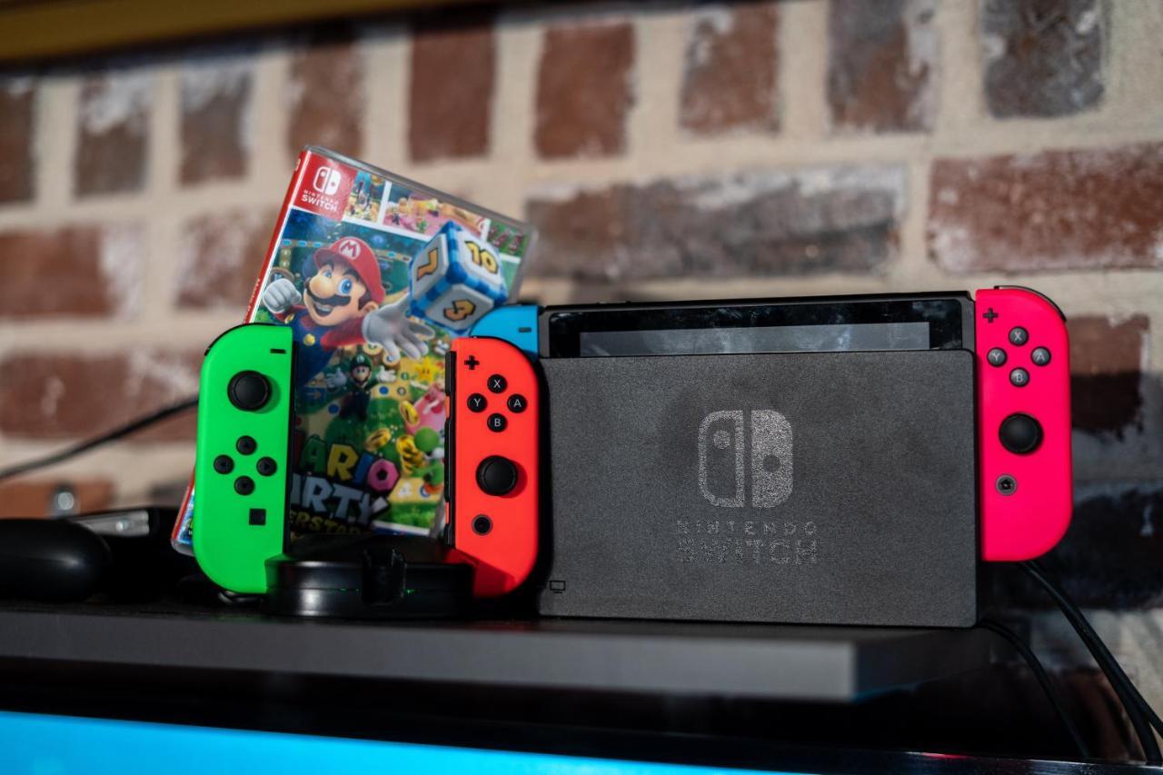 Capsule Art Deco - Jacuzzi - Netflix - Home Cinema - Arcade De Jeux & Nintendo Switch - 2 Chambres - Filet Suspendu فالنسيان المظهر الخارجي الصورة