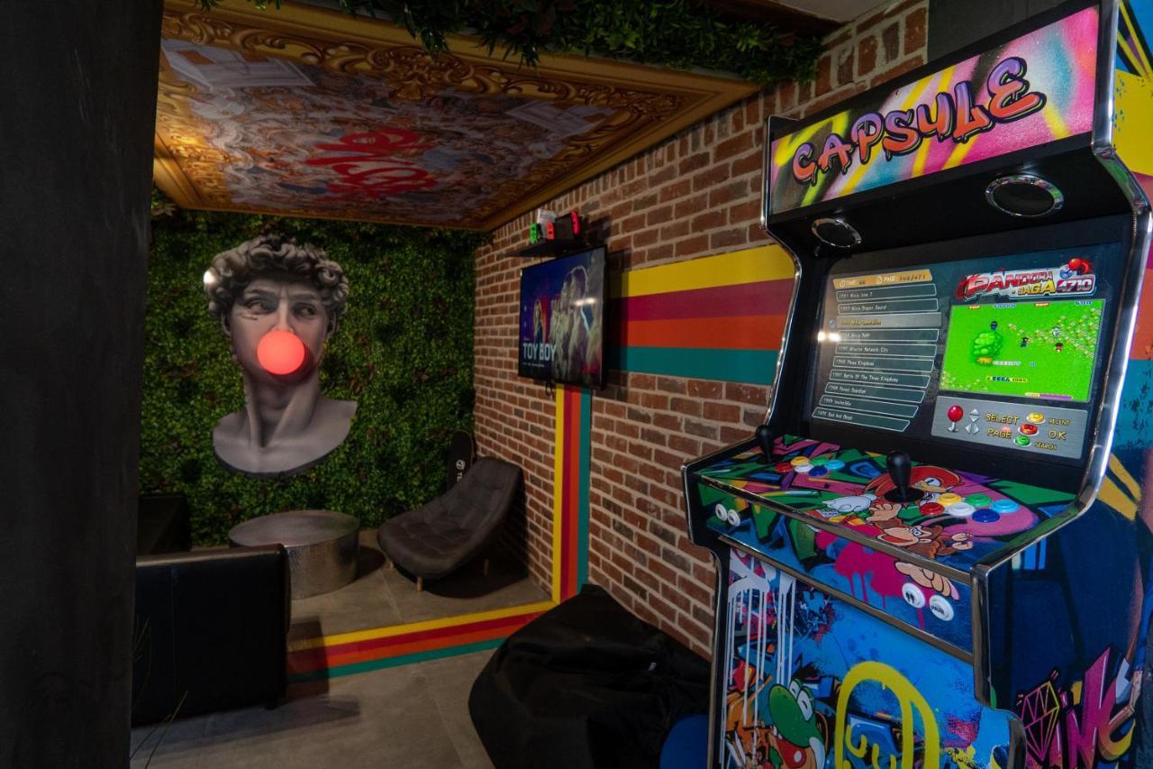Capsule Art Deco - Jacuzzi - Netflix - Home Cinema - Arcade De Jeux & Nintendo Switch - 2 Chambres - Filet Suspendu فالنسيان المظهر الخارجي الصورة