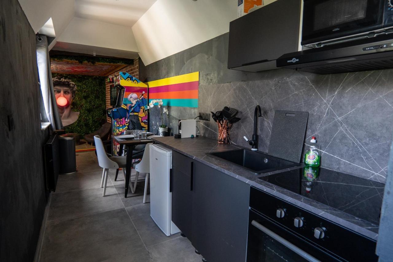 Capsule Art Deco - Jacuzzi - Netflix - Home Cinema - Arcade De Jeux & Nintendo Switch - 2 Chambres - Filet Suspendu فالنسيان المظهر الخارجي الصورة